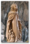 Statua lignea di Maria Madre della Chiesa.jpg